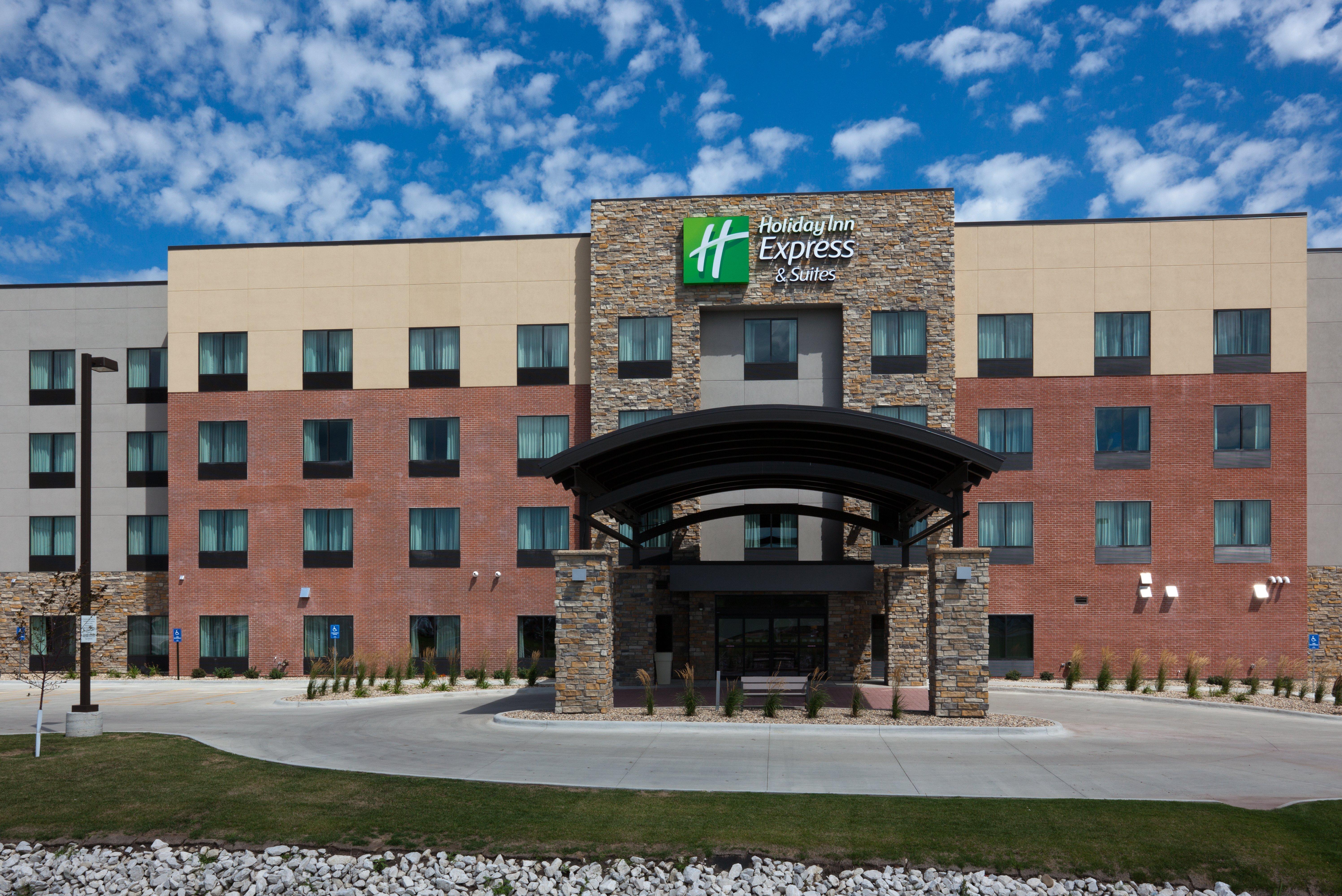 Holiday Inn Express & Suites Fort Dodge By Ihg Exterior foto