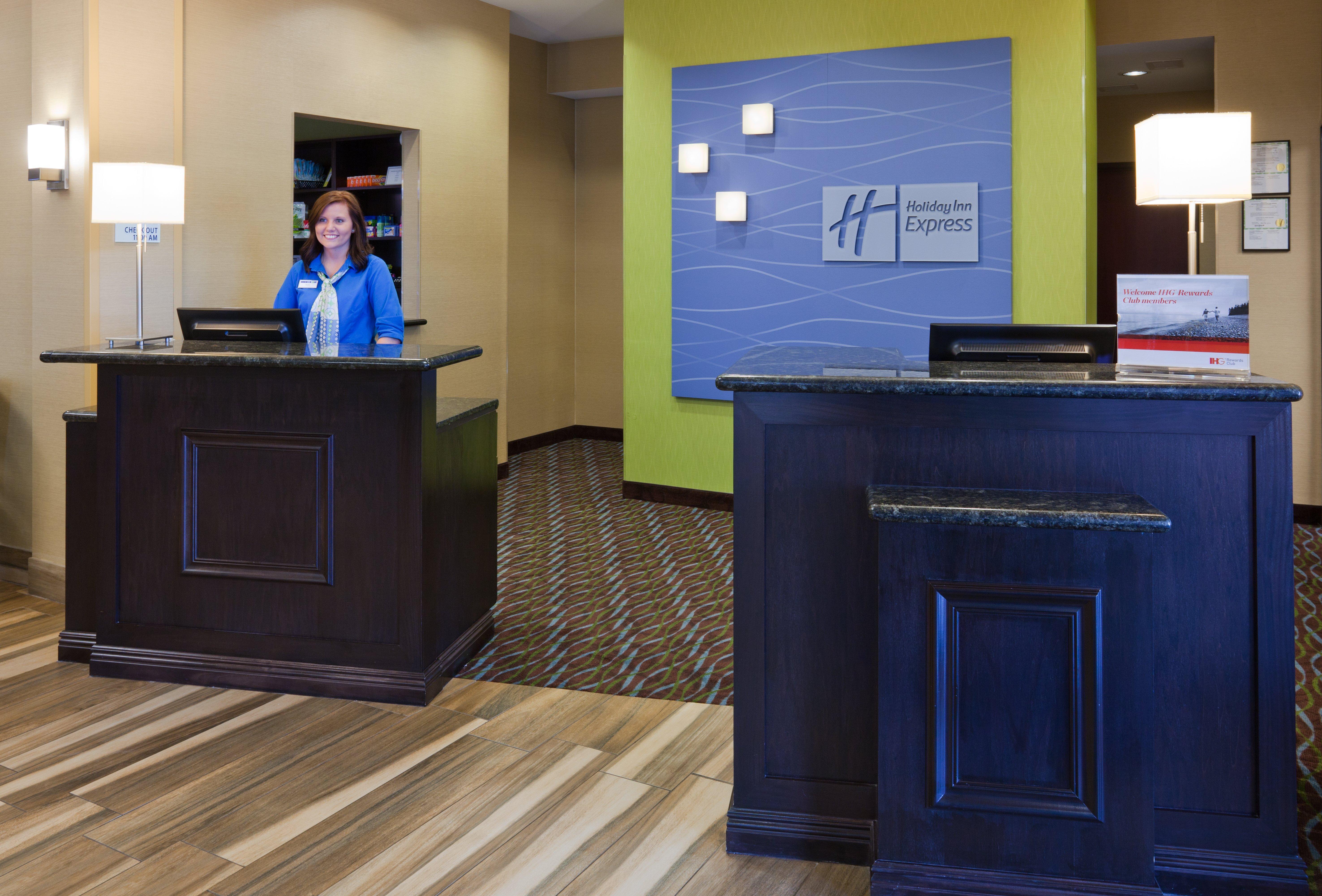 Holiday Inn Express & Suites Fort Dodge By Ihg Exterior foto