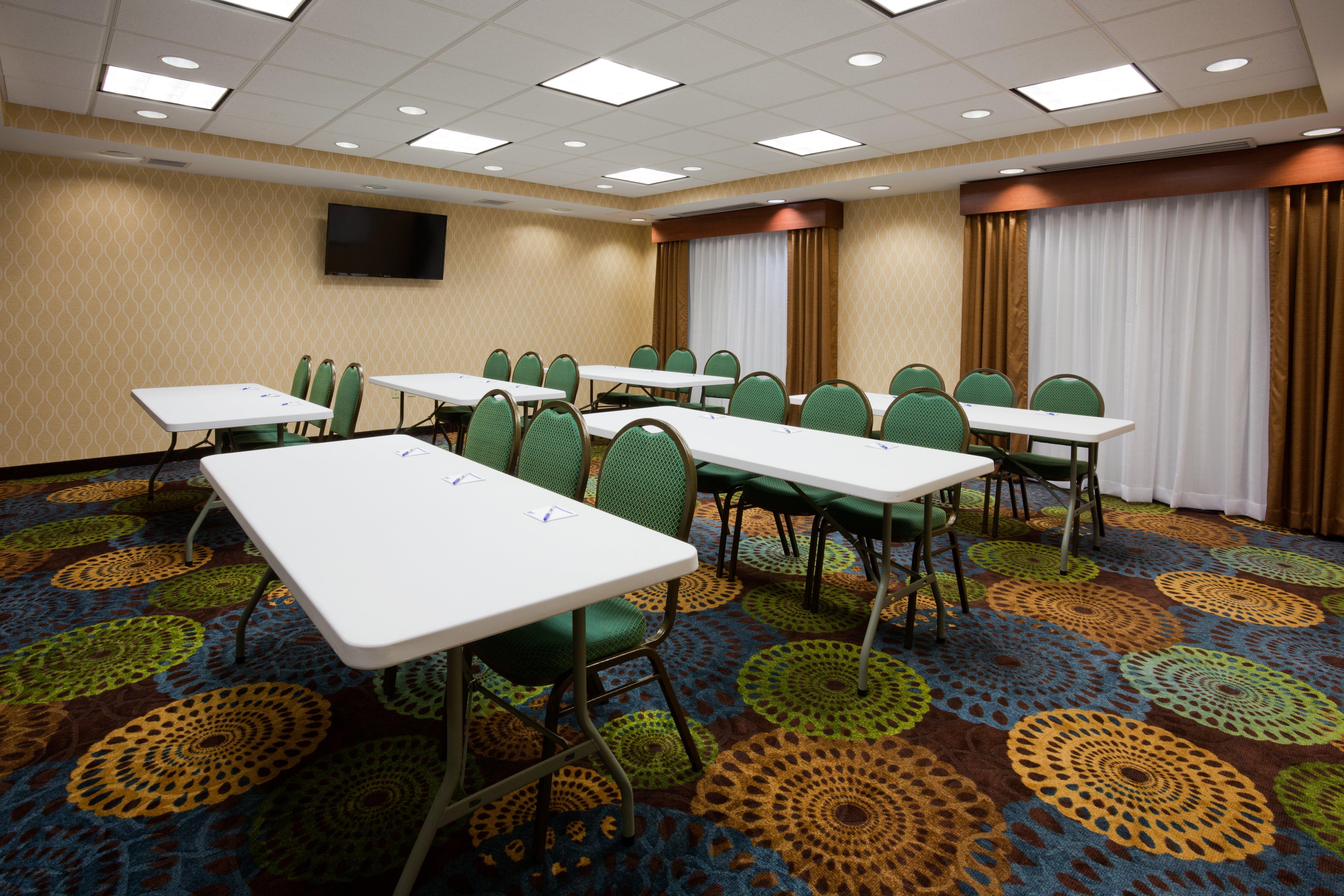 Holiday Inn Express & Suites Fort Dodge By Ihg Exterior foto