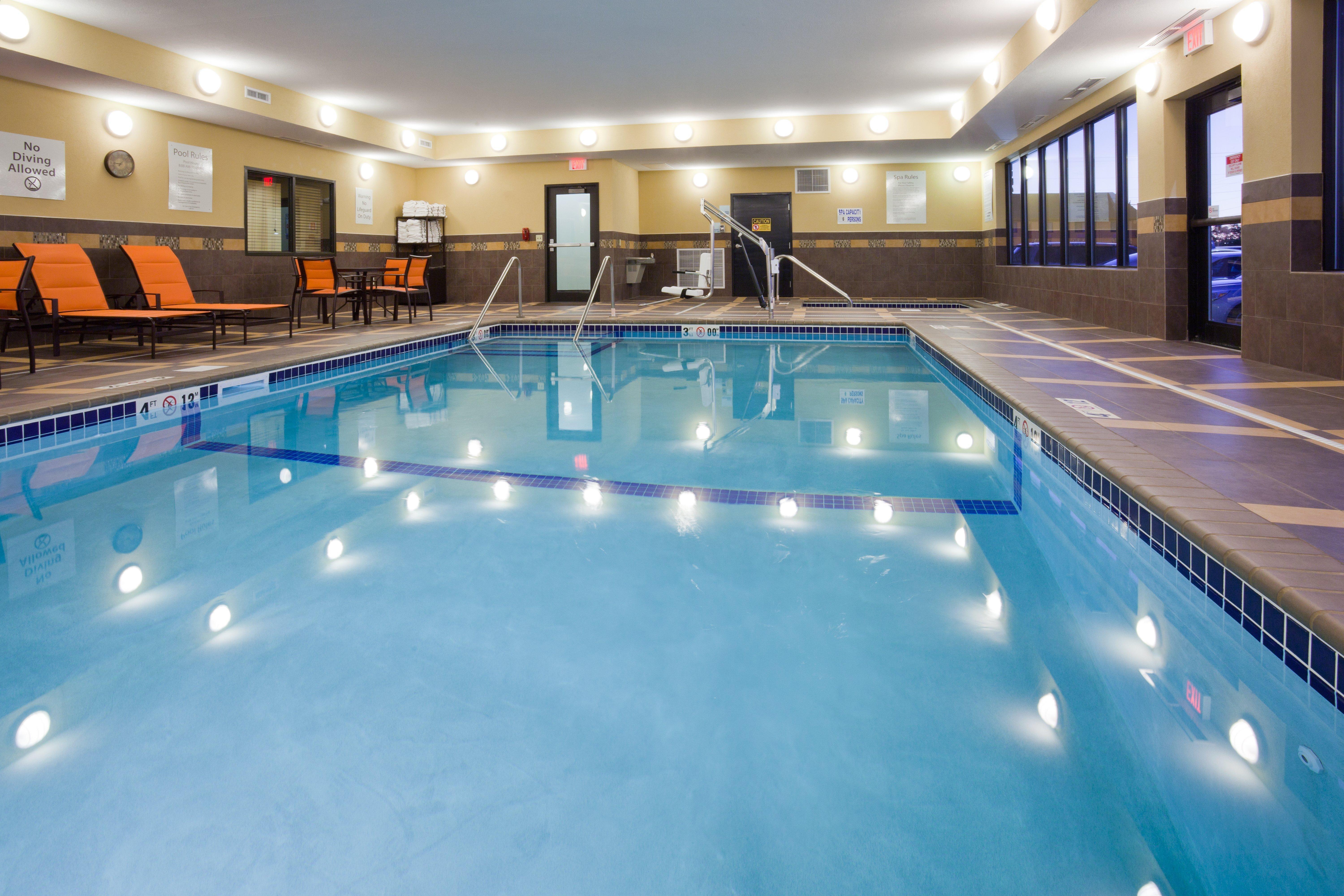 Holiday Inn Express & Suites Fort Dodge By Ihg Exterior foto