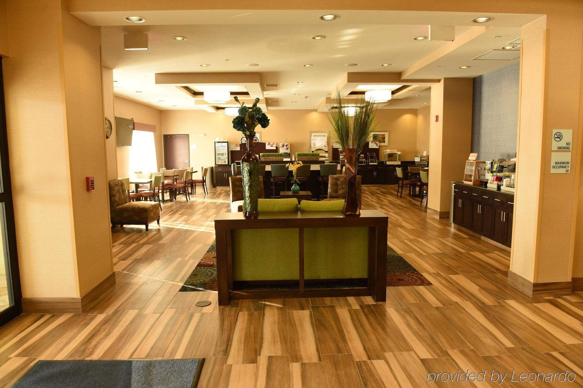 Holiday Inn Express & Suites Fort Dodge By Ihg Exterior foto