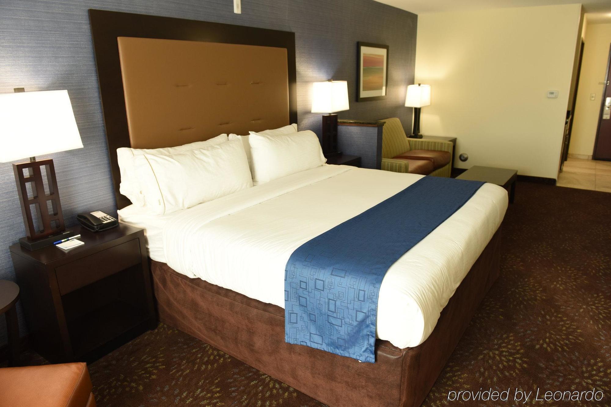 Holiday Inn Express & Suites Fort Dodge By Ihg Exterior foto