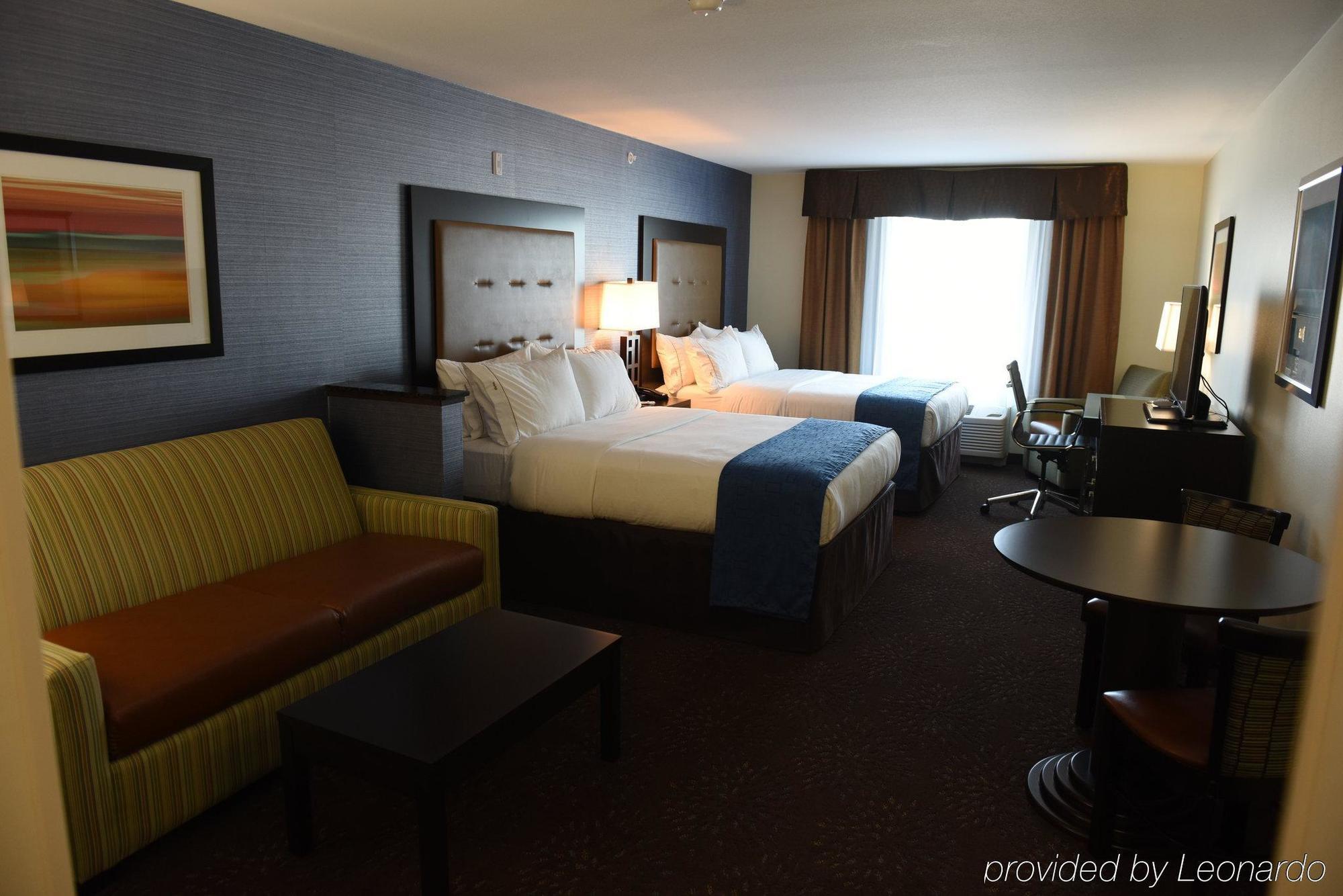 Holiday Inn Express & Suites Fort Dodge By Ihg Exterior foto