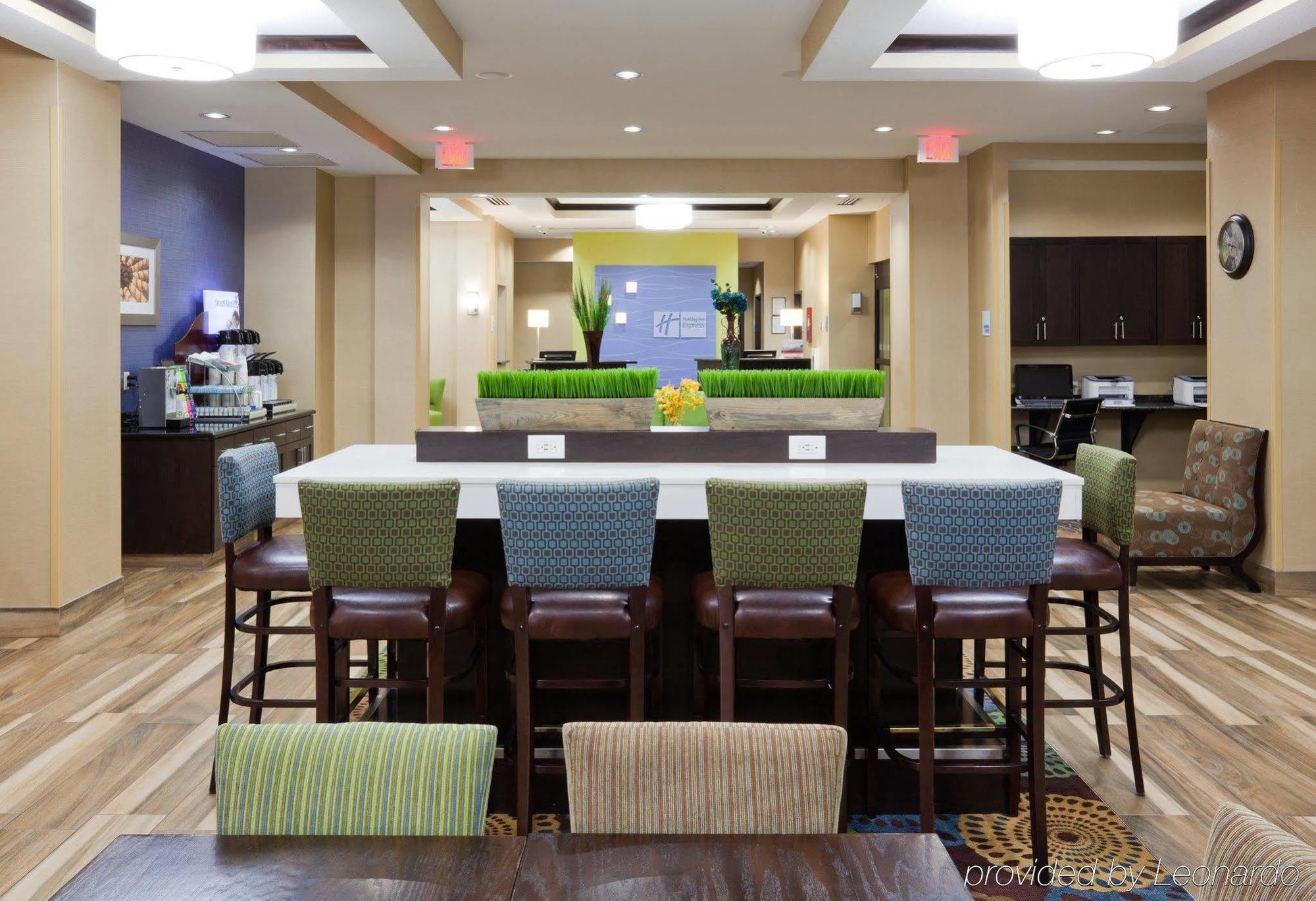 Holiday Inn Express & Suites Fort Dodge By Ihg Exterior foto