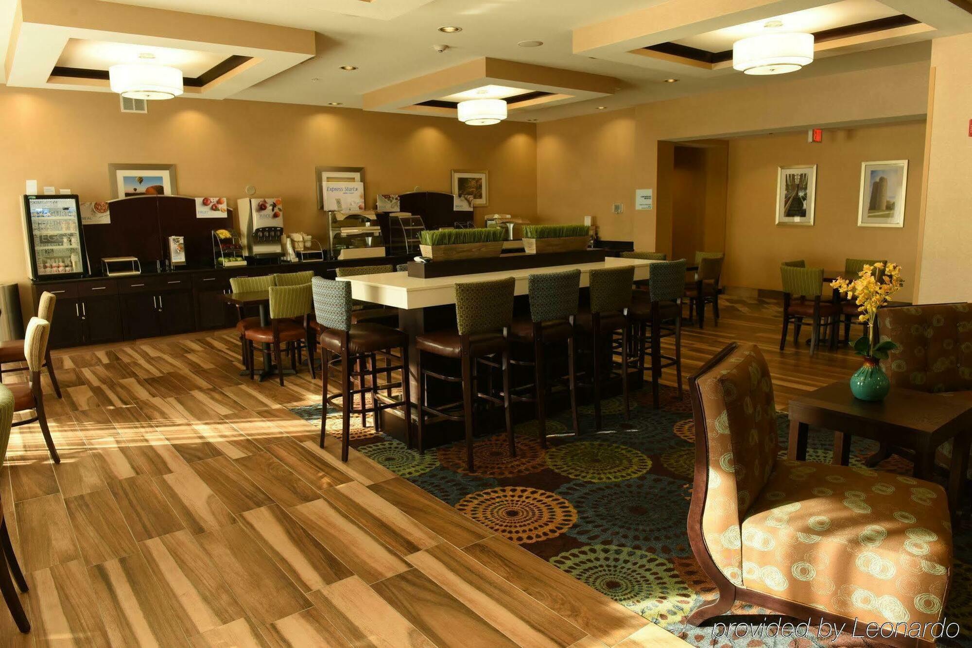 Holiday Inn Express & Suites Fort Dodge By Ihg Exterior foto
